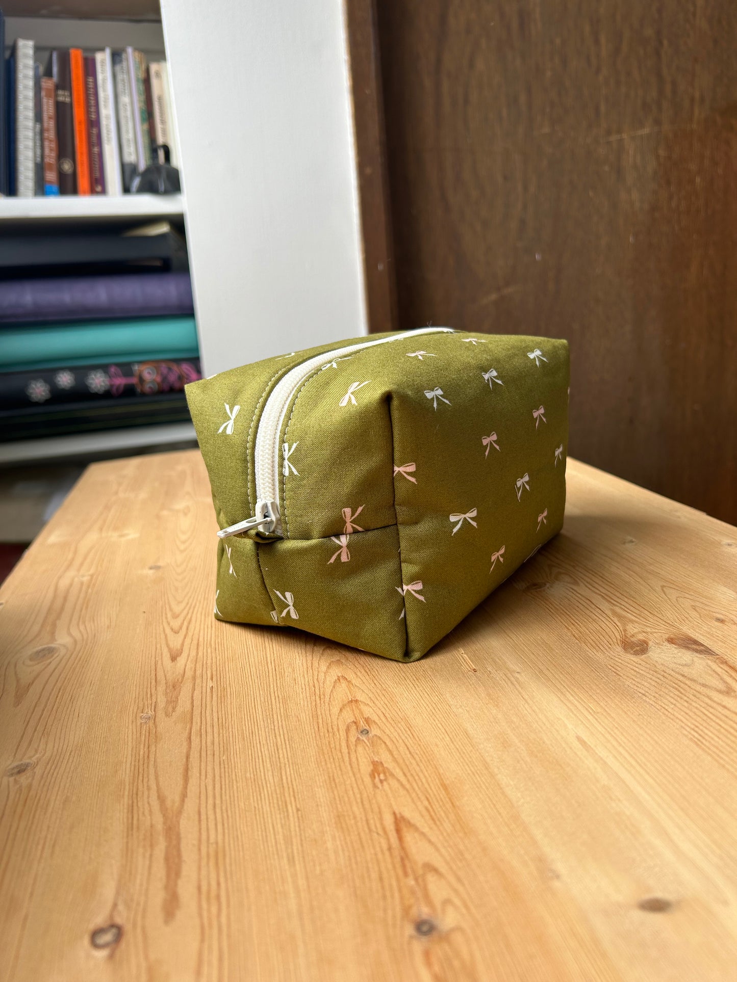 The Green Bows Boxy Pouch - Medium
