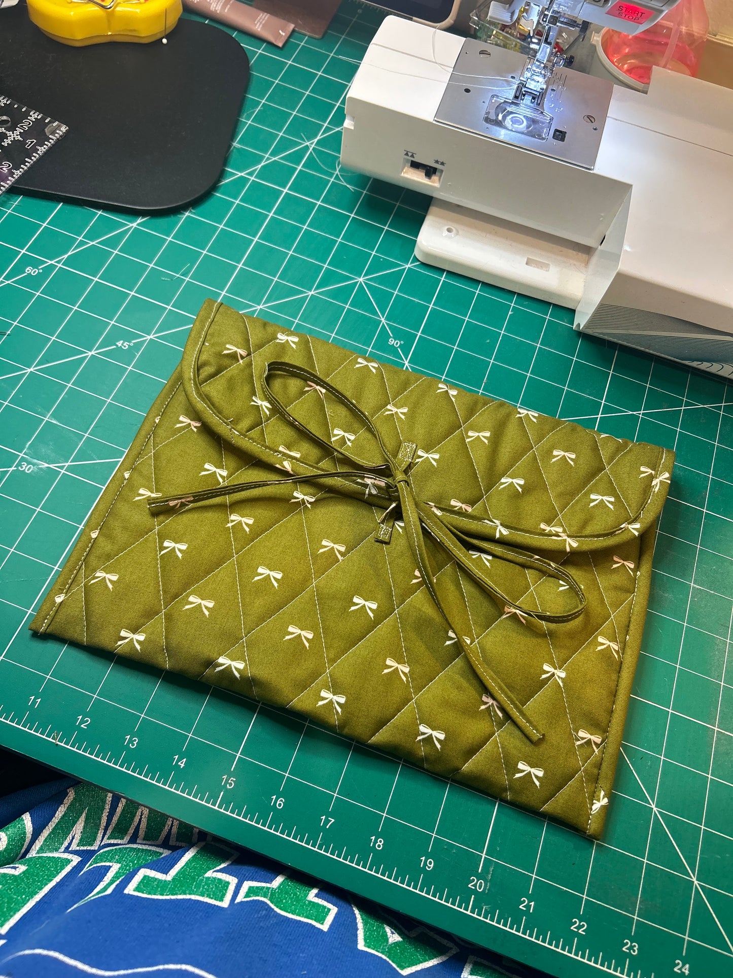 Green Bows Ipad Sleeve